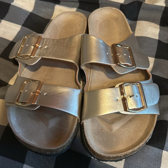 Sandles - Picture 3 of 5